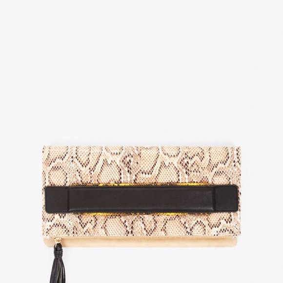 BCBGeneration Ready To Roll Foldover Clutch Dark Nude Snake Prints New With Tag - Picture 4 of 16